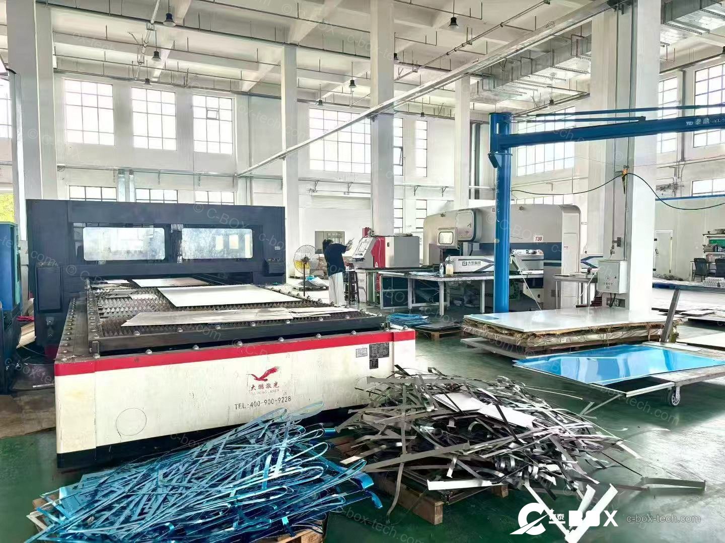Fiber laser cutting stainless steel
